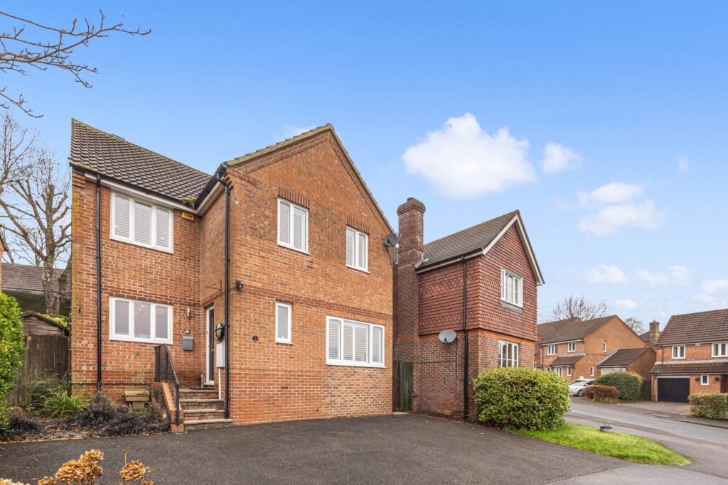 Pellings Farm Close, Crowborough, TN6