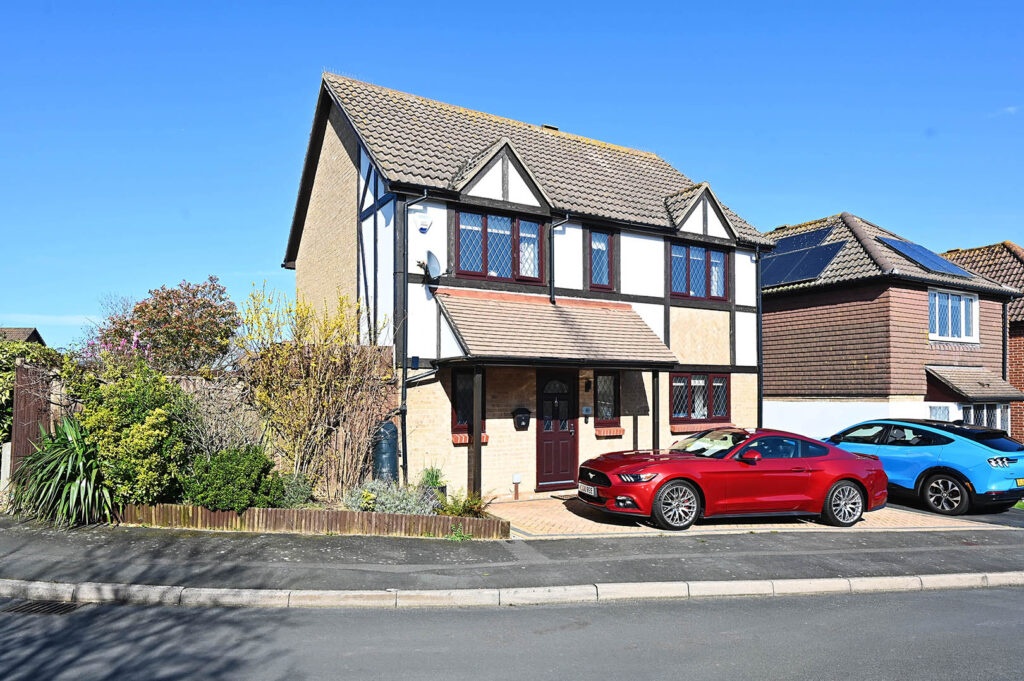 Greenacres Drive, Hailsham, BN27