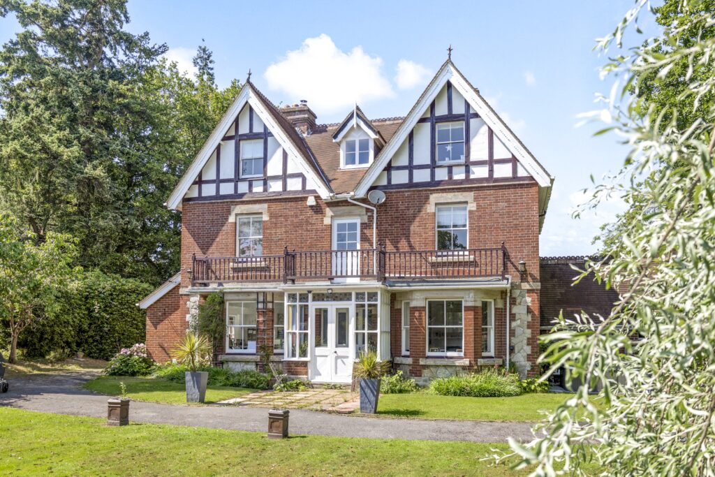 High Broom Road, Crowborough, TN6