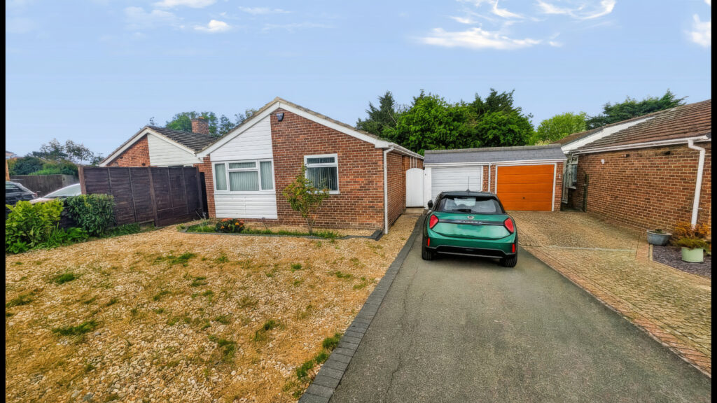 Manor Park Close, Hailsham, BN27