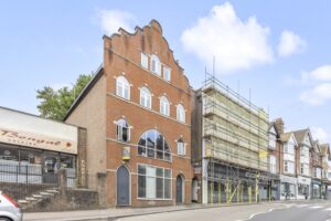 The Broadway, Chapel Place, TN6
