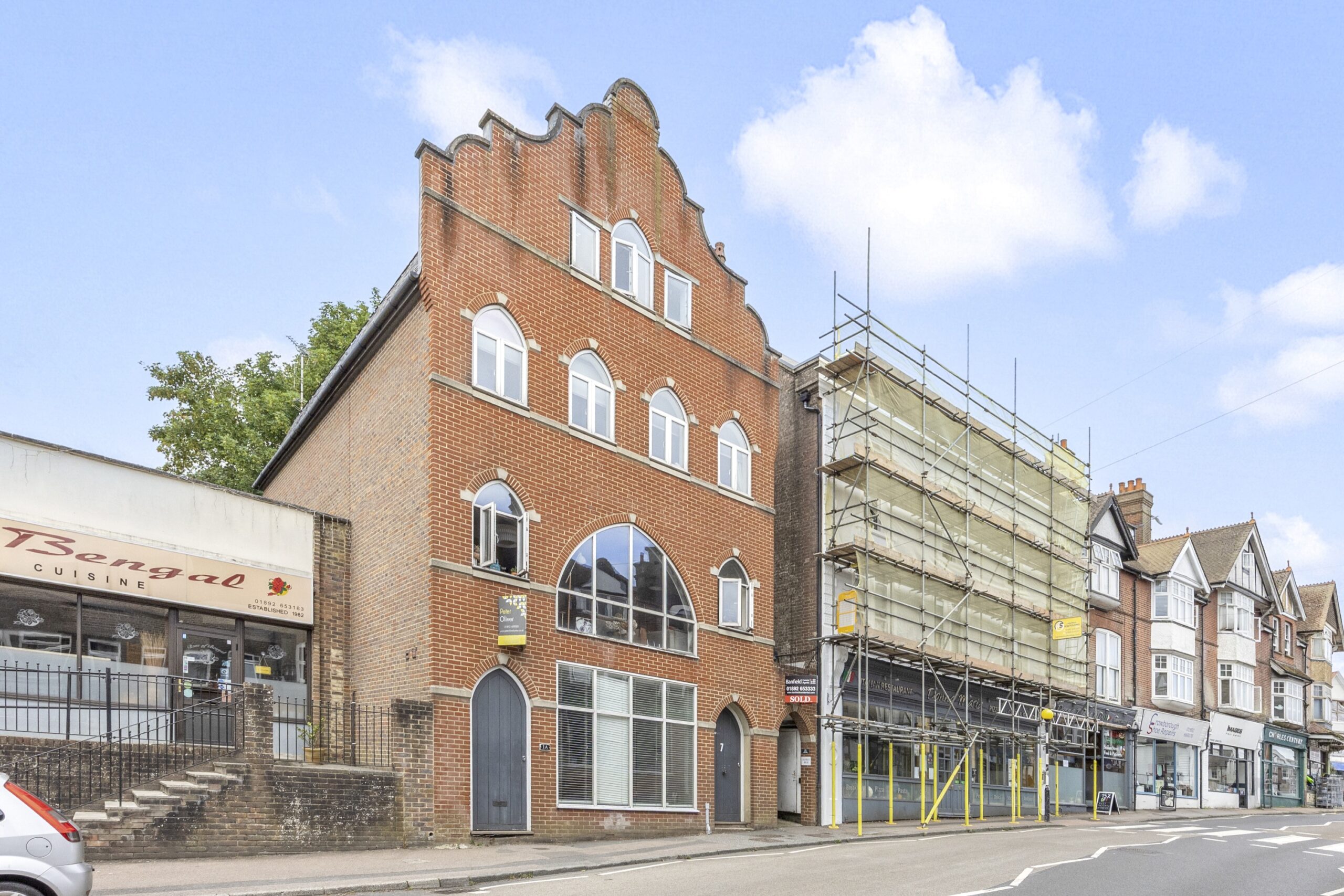 The Broadway, Chapel Place, TN6